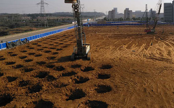 张家界强夯工程施工时地基加固处理效果主要受什么影